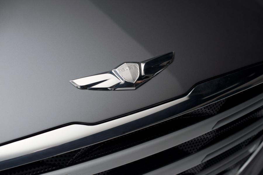 Логотип Hyundai HCD-14 Genesis Concept 2013 года  (фото 20 из 23)